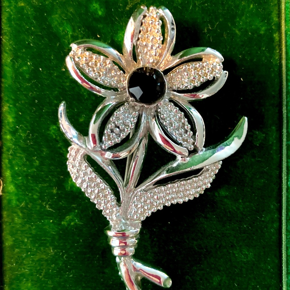 Sarah Coventry 1967 “Black Beauty” silver-tone, “onyx” brooch.